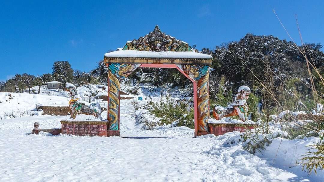 Darjeeling's Snowy Spectacle: A Winter Wonderland Beckons as Tourists Await New Year's Magic - Global News Portal